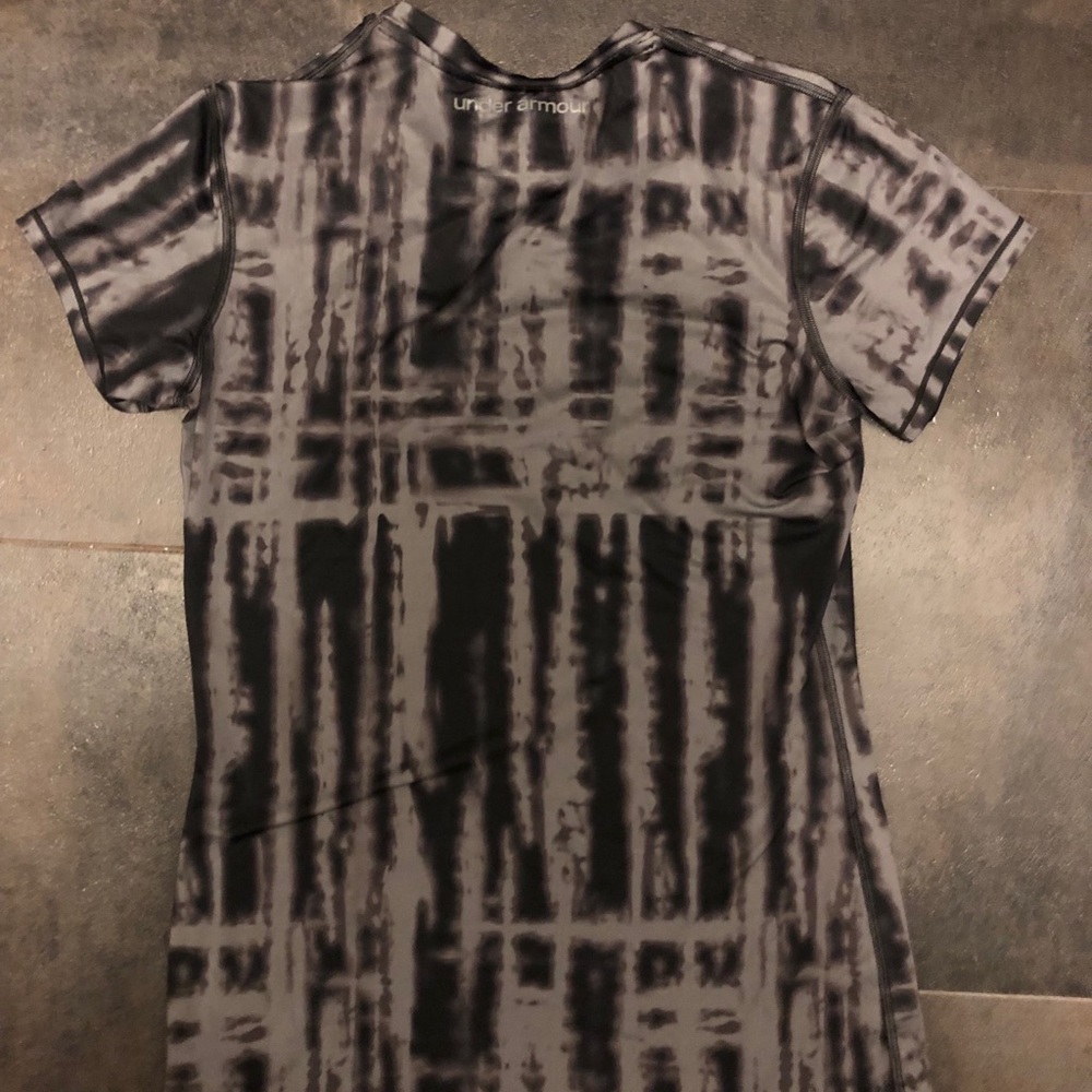 Under Armor Top - Picture 3 of 4